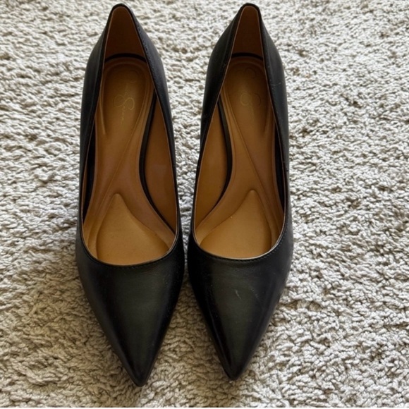 Simplistic Pumps - Picture 2 of 6